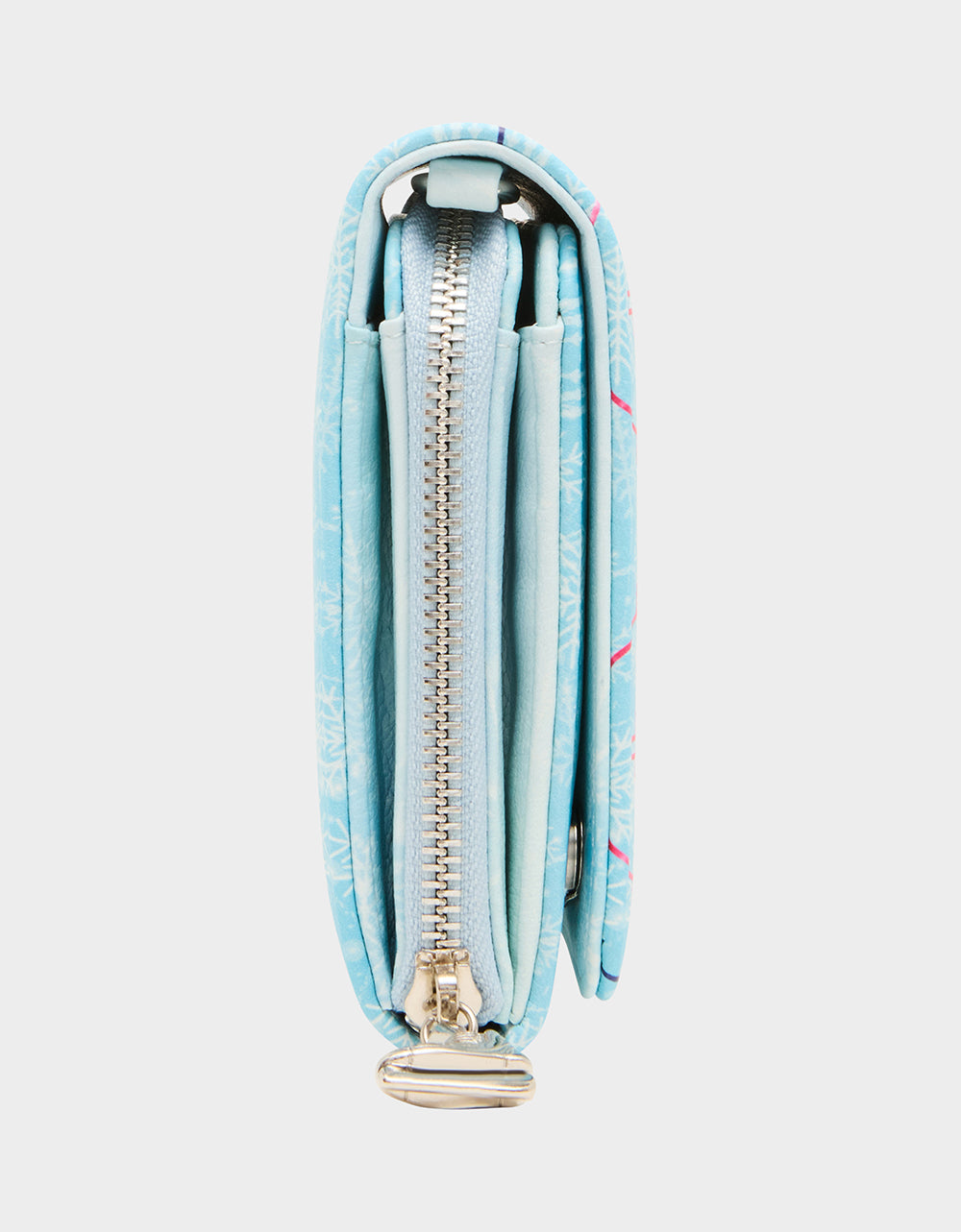 PUCKIN' AROUND WALLET ON CHAIN LIGHT BLUE